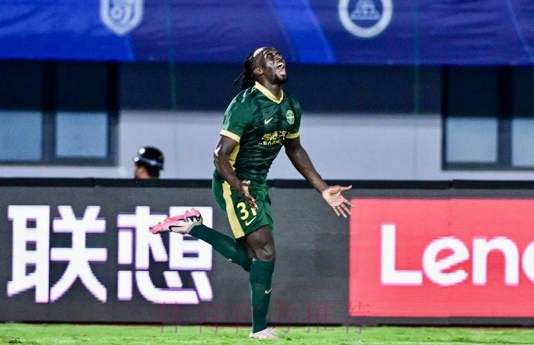 错进错出！琼斯捡漏双手暴扣